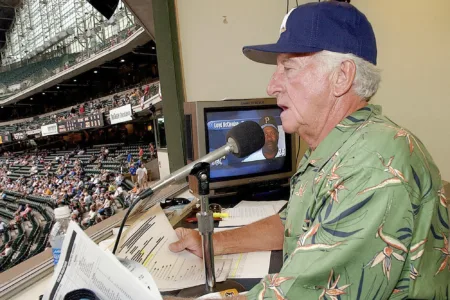 Yelich pays tribute to Uecker after Brewers win